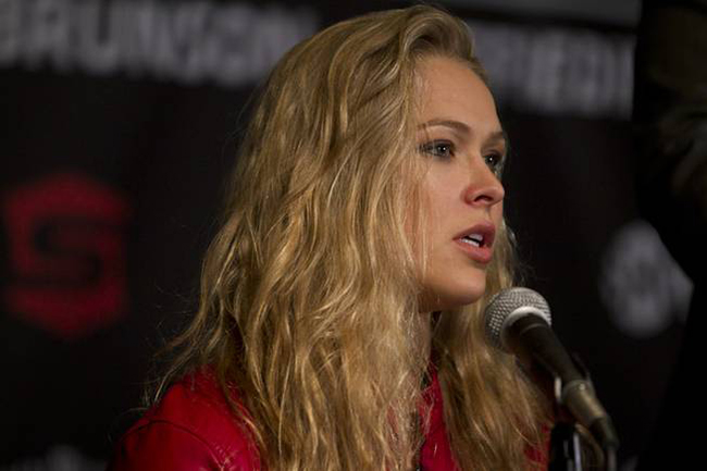 Rousey và những tháng ngày khổ luyện MMA
Khoảnh khắc đẹp về 'nữ hoàng bẻ tay'
Nhà vô địch UFC nữ bẻ gãy tay đối thủ trên sàn
UFC 157: 'Kiều nữ' lại thắng nhờ bẻ tay
UFC 157: “Kiều nữ” đấu “Nữ binh cơ bắp”
